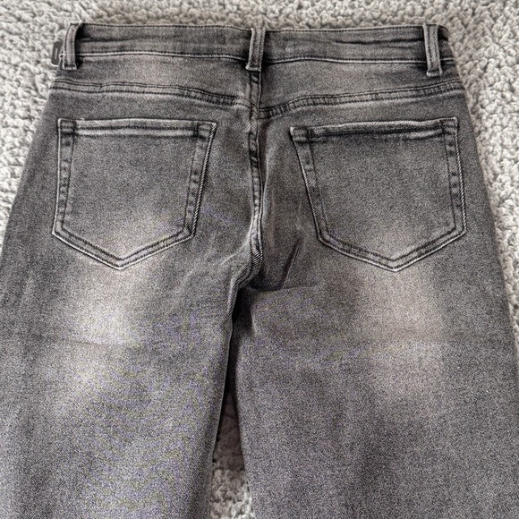 Tractr Button Me‎ Up Grey High Rise Stretch Distressed Crop Jeans Sz 6/28 NWT - Picture 6 of 13